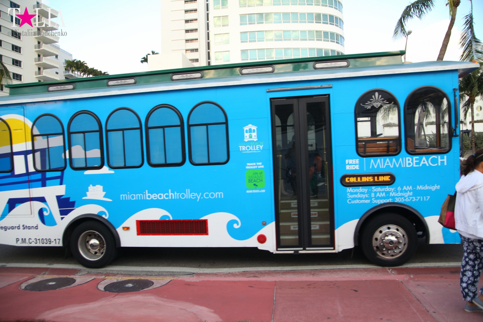 Yachts, Palms, Bay - The promenade of Middle Miami Beach, Collins Avenue